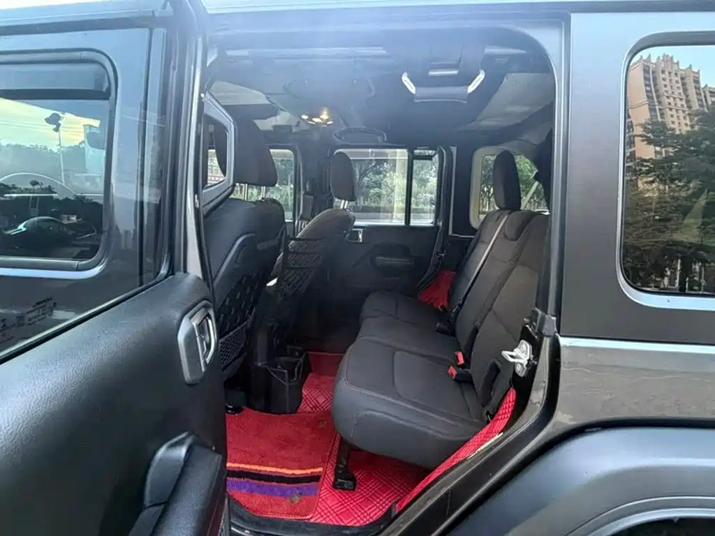 Photo 10 - Jeep Wrangler