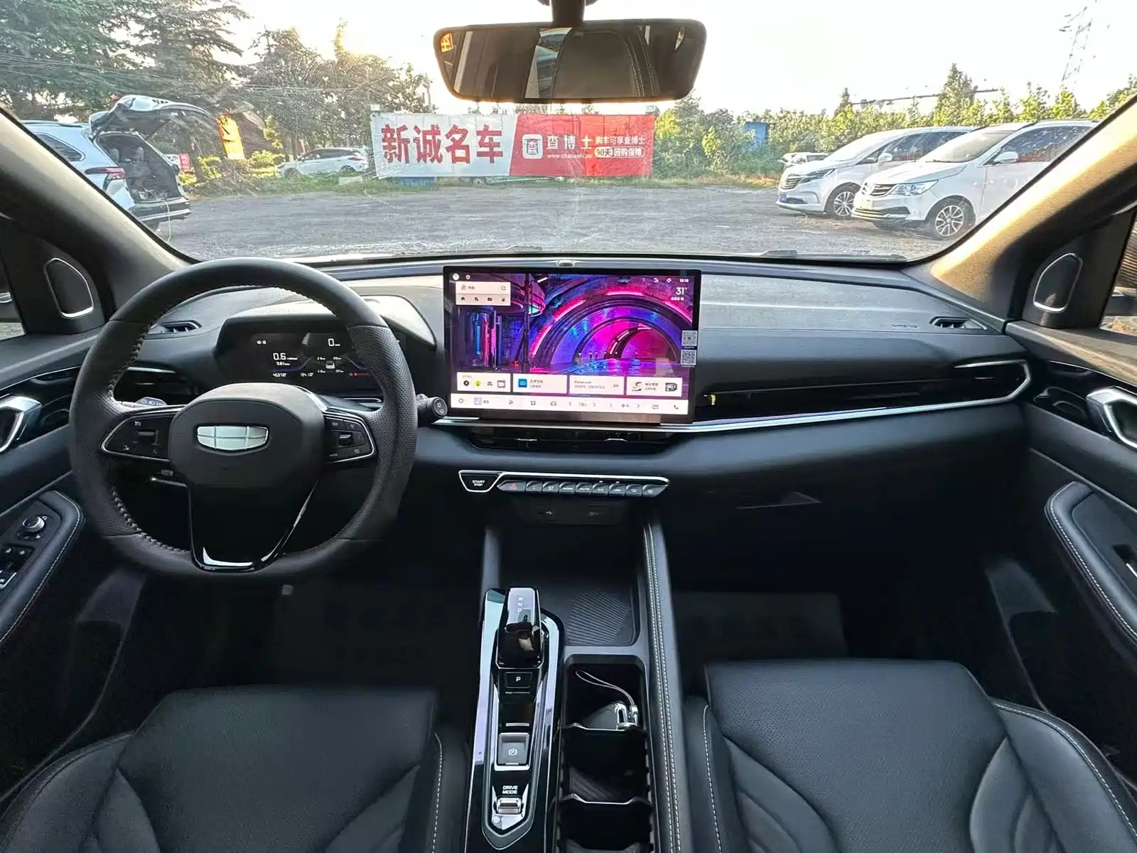 Фото 8 - Geely Coolray