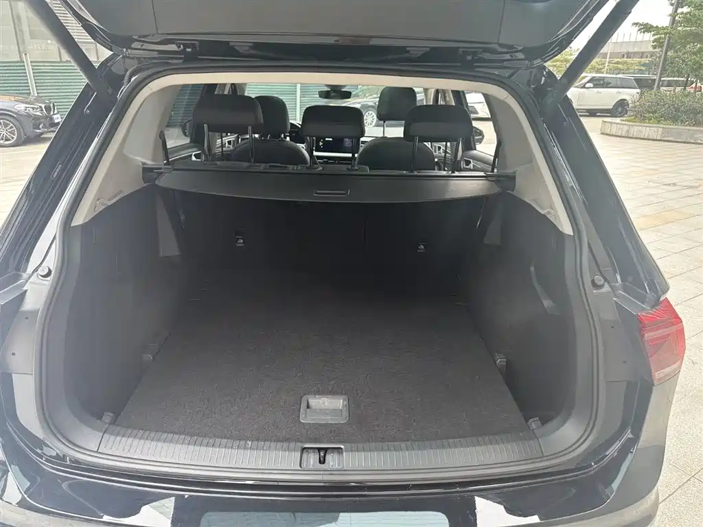 Volkswagen Tiguan L 2023 330TSI Auto 2WD R-Line Premium Edition фото 9
