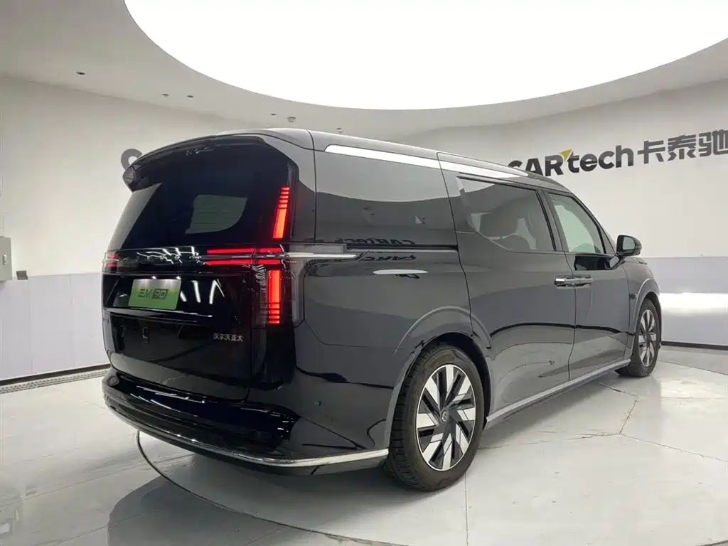 Volvo EM90 2026 2025 Ultra Six-Seater