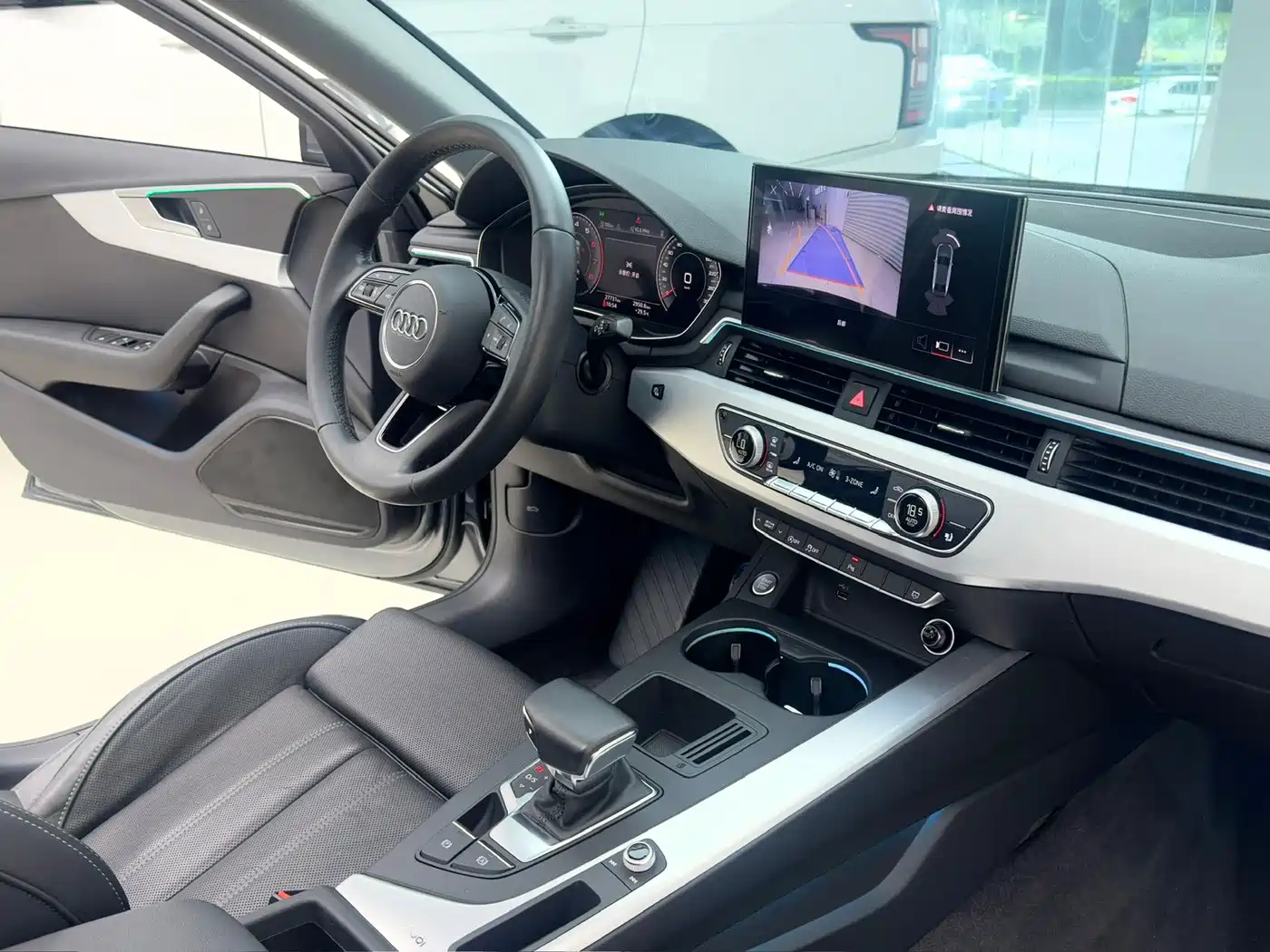 Фото 12 - Audi A4L