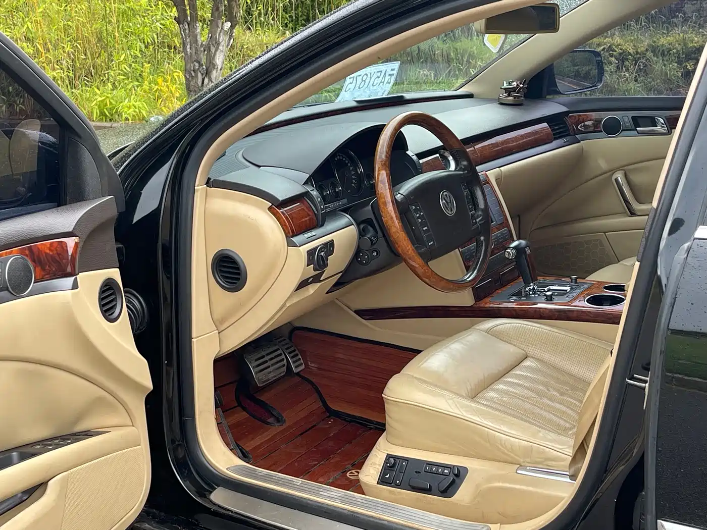 Volkswagen Phaeton 2009 Model 4.2L V8 4-seat Extended Executive Edition фото 8