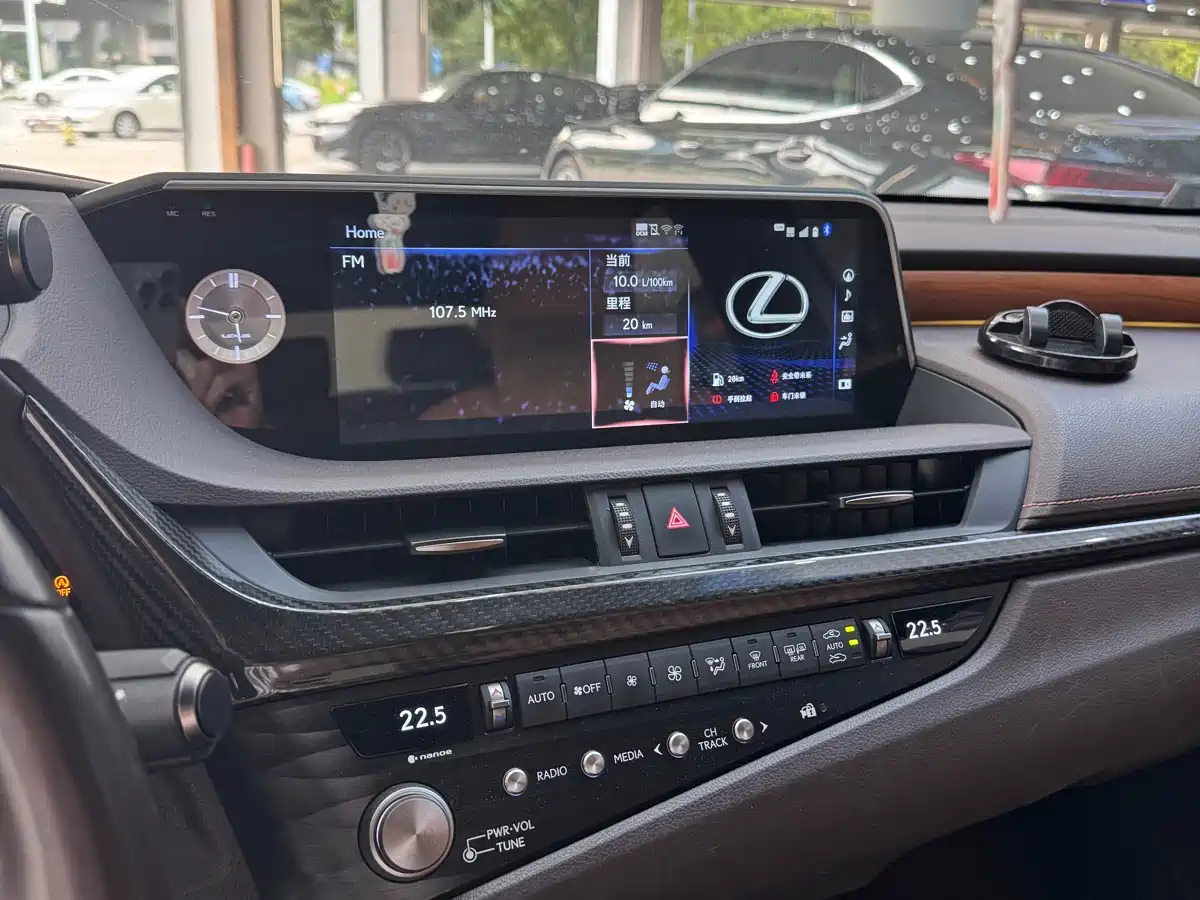 Lexus ES 2021 200 Excellence Edition фото 11