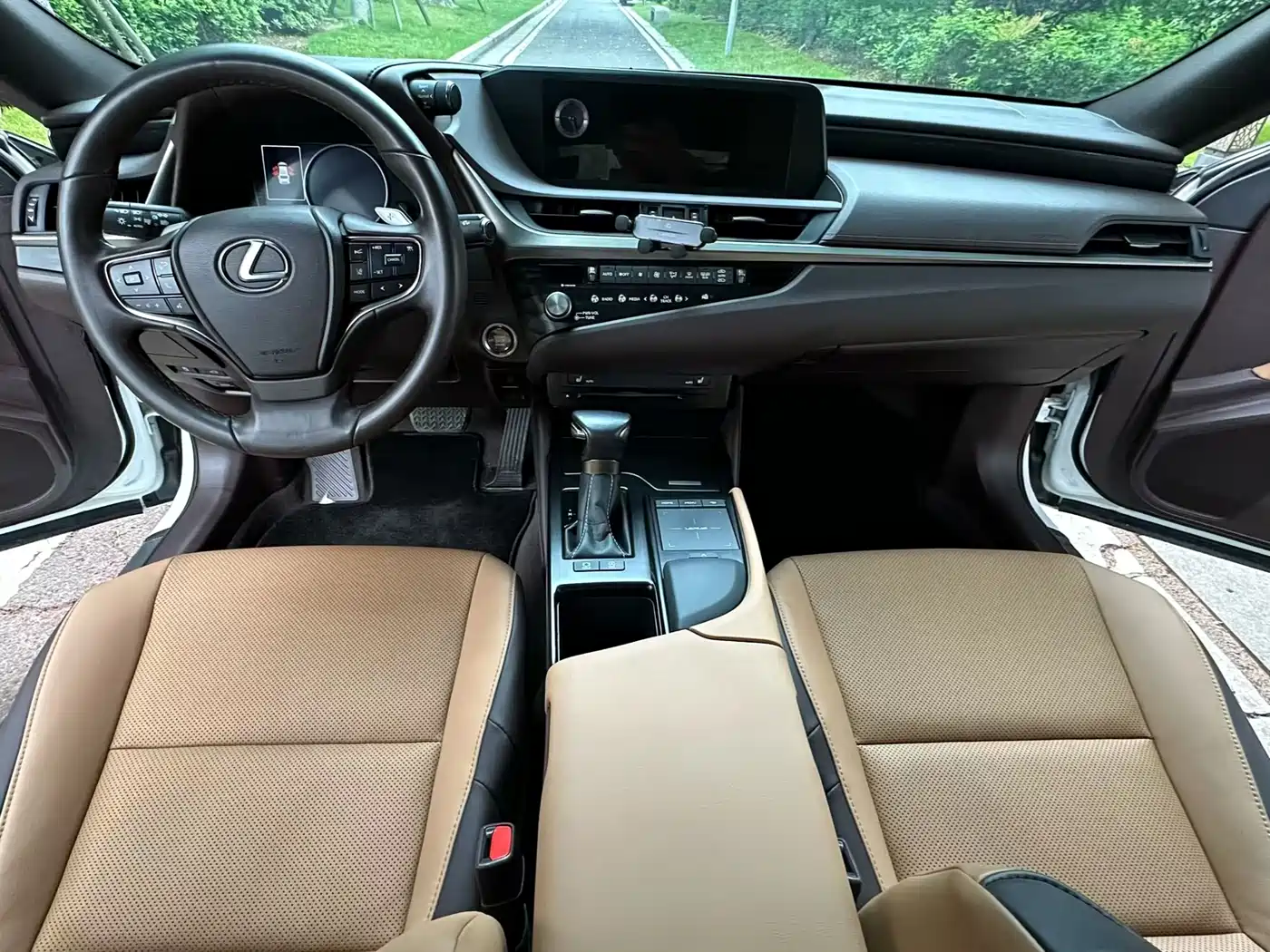 Lexus ES 2021 200 Excellence Edition фото 5