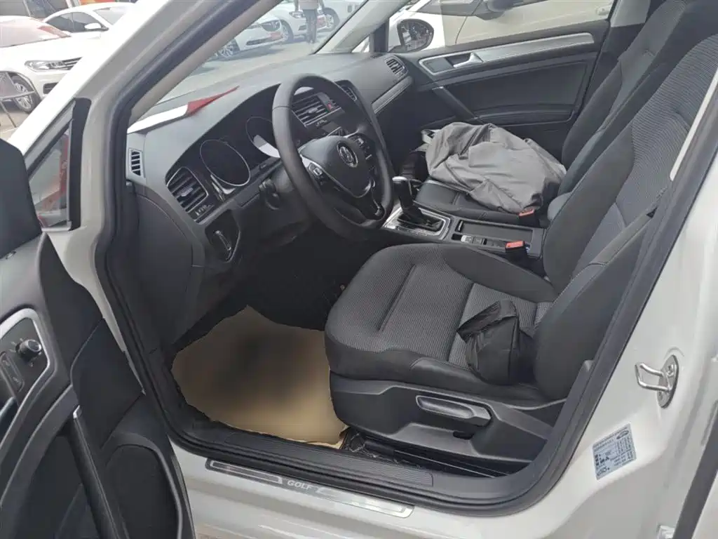 Volkswagen Golf 2020 Beloved Edition 280TSI DSG Comfort фото 15