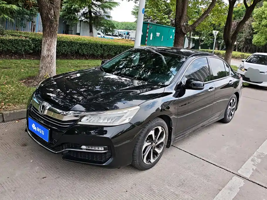 Photo 1 - Honda Accord