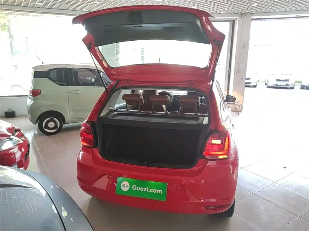 Volkswagen Polo 2014 1.6L Automatic Comfort Edition фото 19