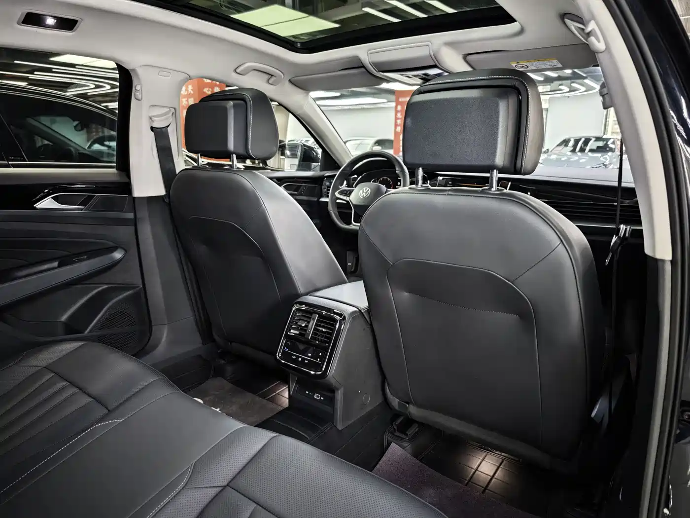 Volkswagen Passat 2025 Outstanding 380TSI Starlight Dragon Soaring Edition фото 12