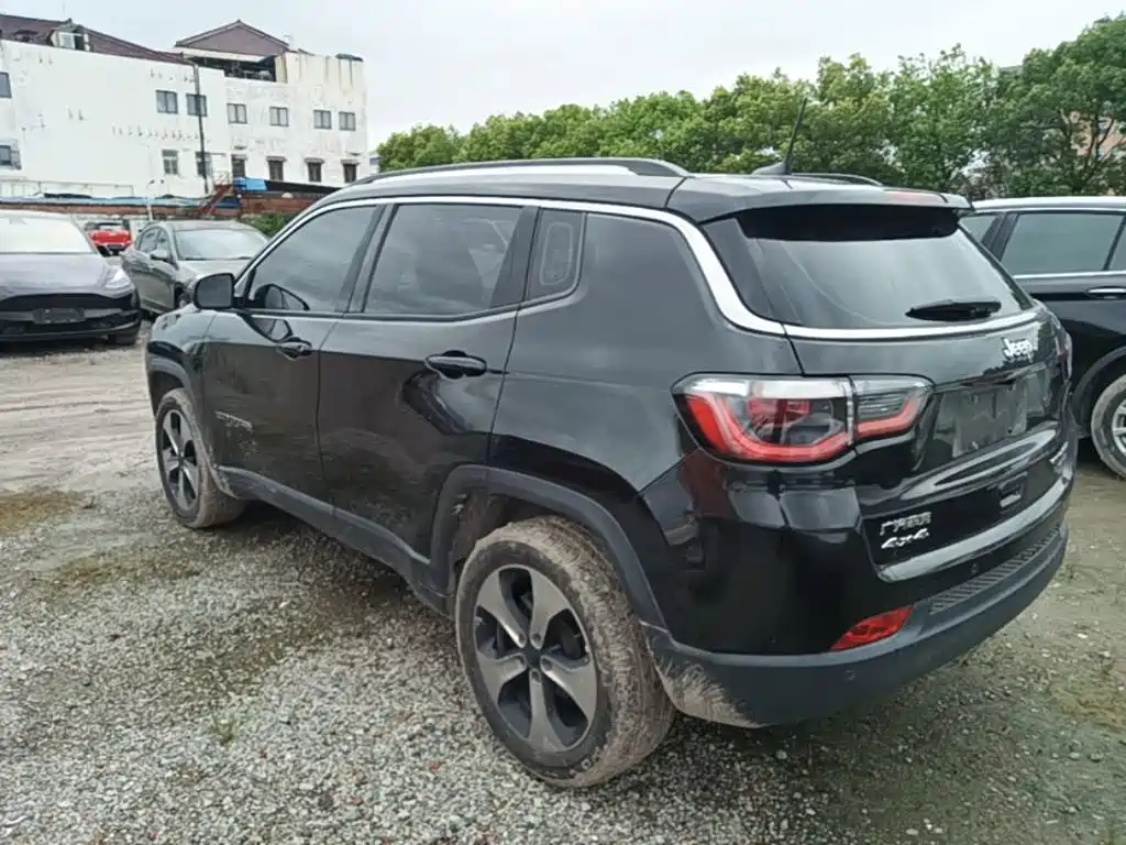 Фото 5 - Jeep Compass