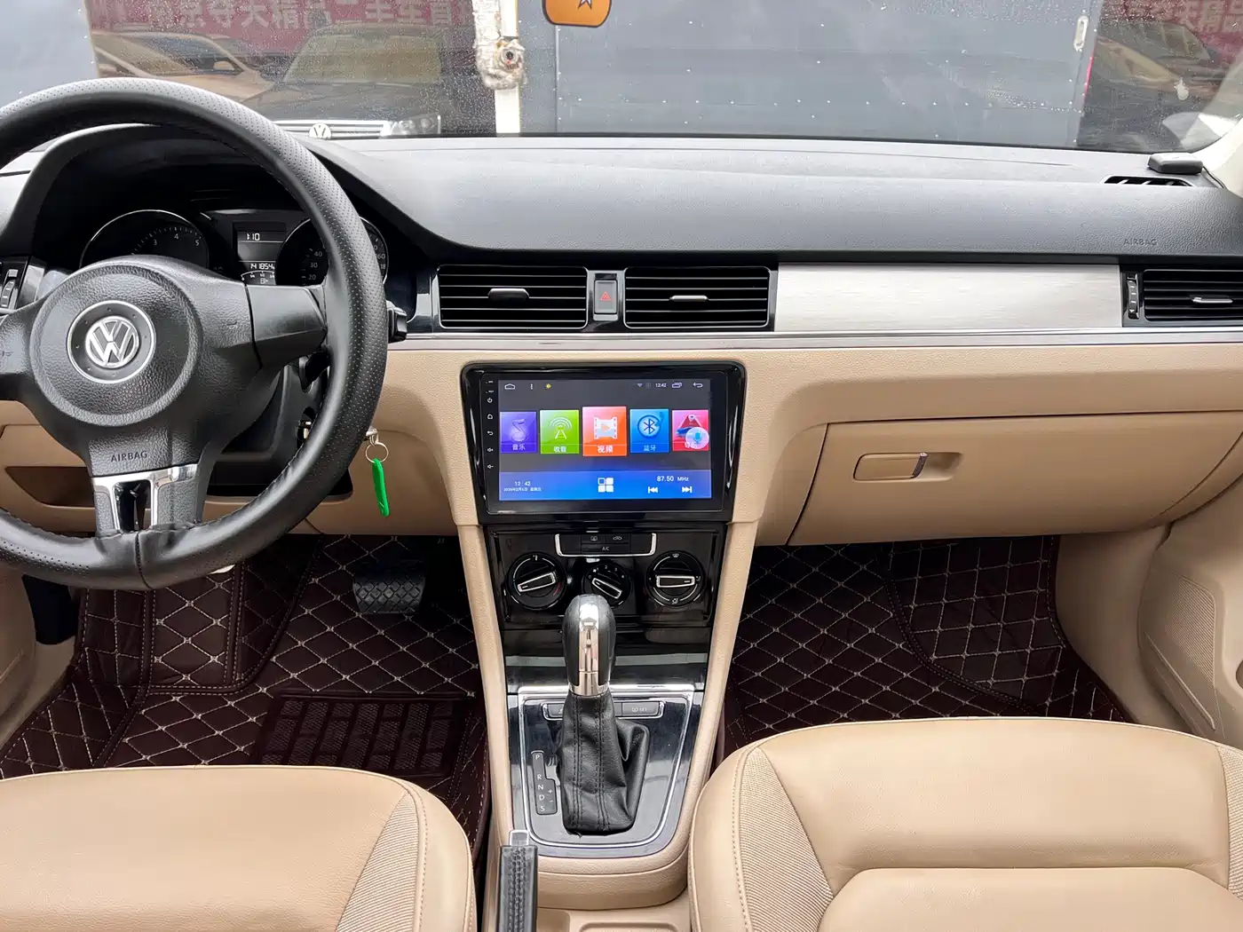 Volkswagen Bora 2014 1.6L Automatic Luxury Edition фото 17