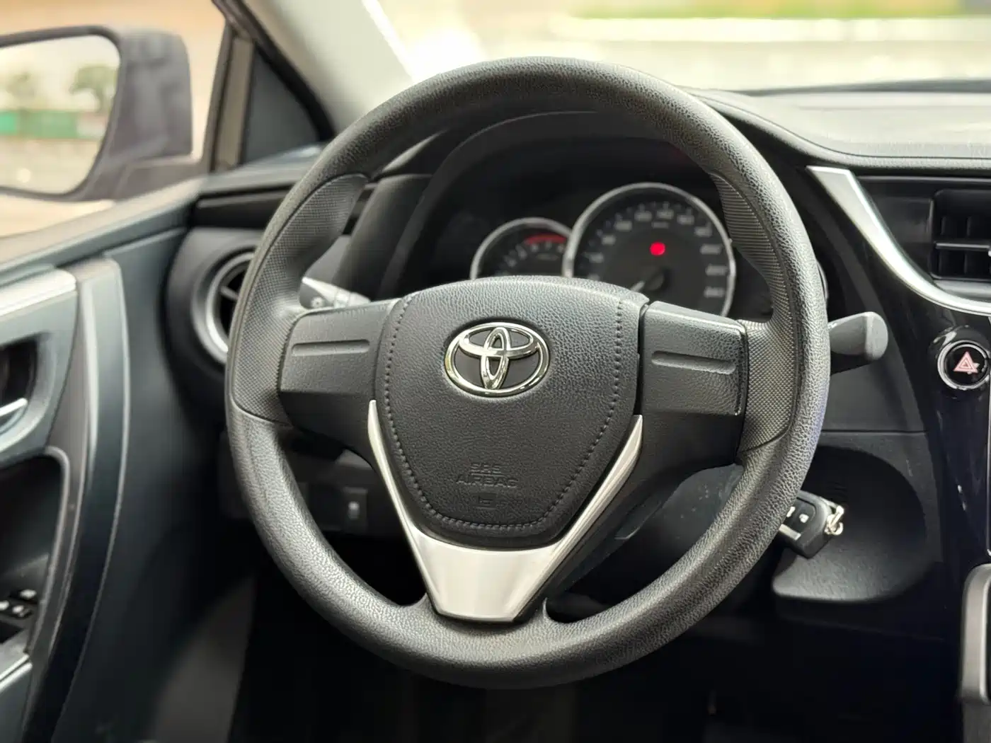 Toyota Corolla 2017 Facelift 1.2T S-CVT GL фото 13