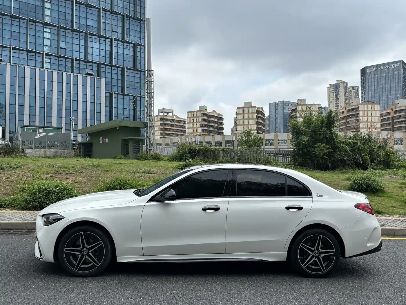 Mercedes-Benz C-Class 2025 C 260 L Night Sport Edition фото 17