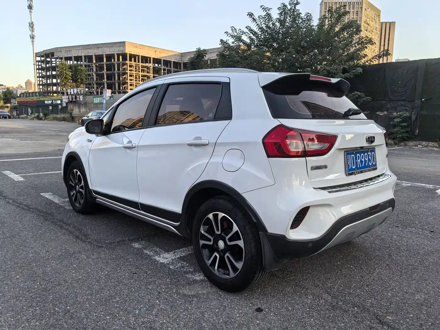 Фото 4 - Geely Vision X3