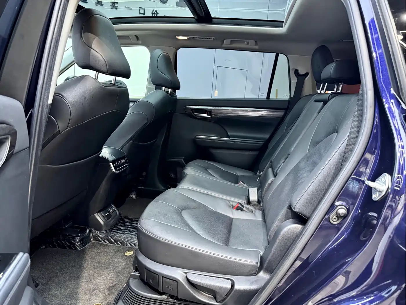 Toyota Highlander 2022 Dual Engine 2.5L 4WD Supreme Edition 7-Seater фото 4