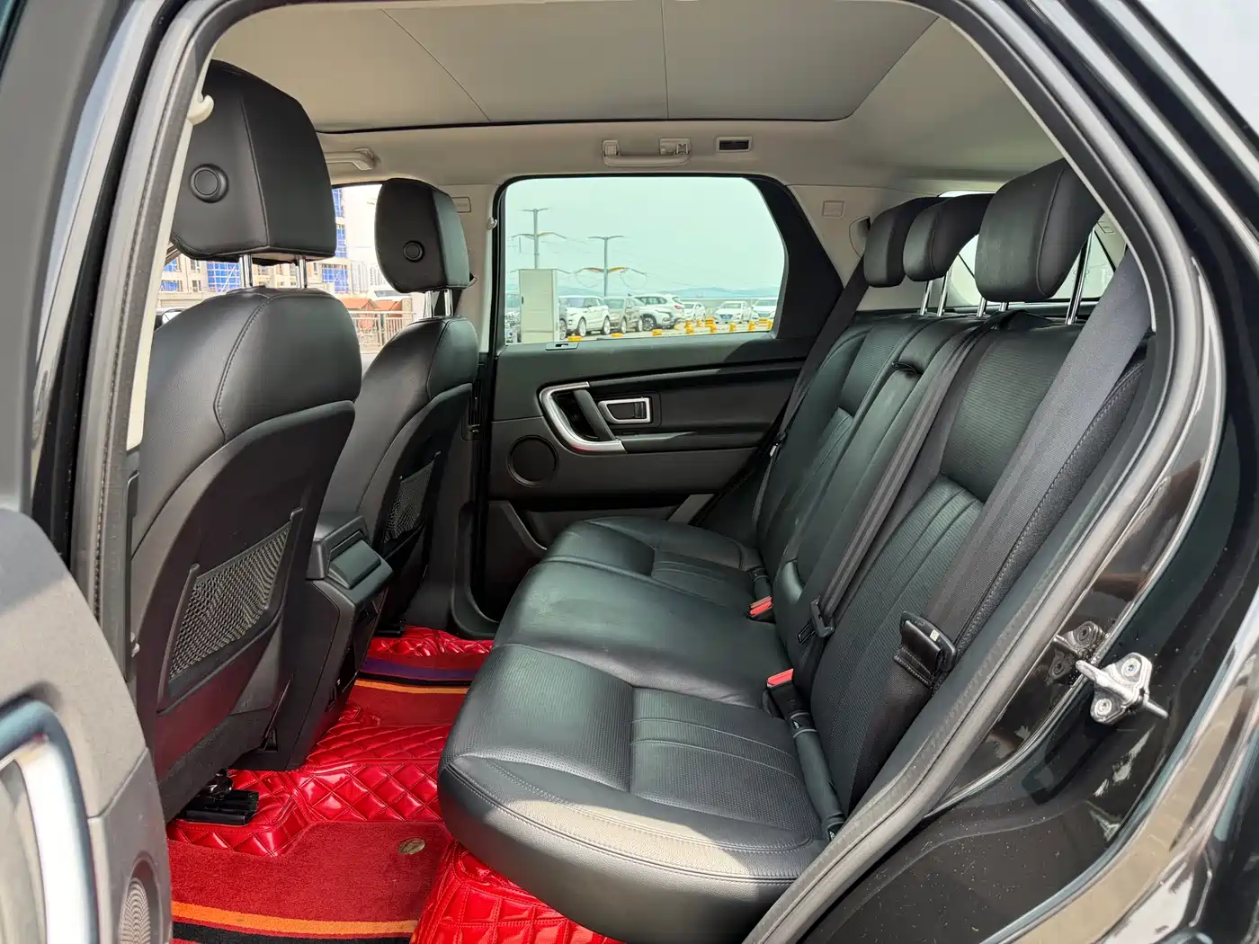 Land Rover Discovery Sport 2018 240PS SE Edition фото 8