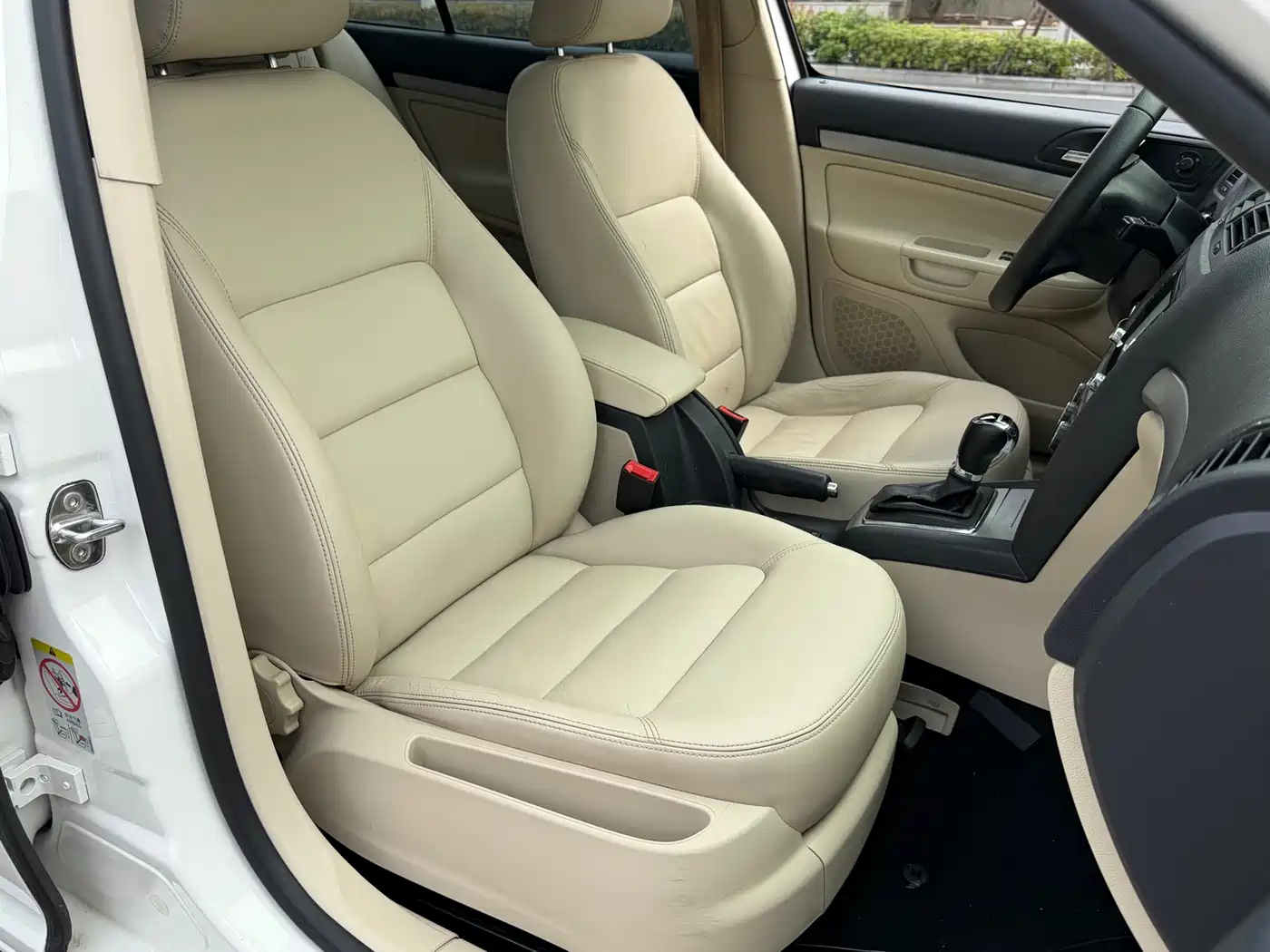 Škoda Octavia 2015 Classic 1.6L Automatic Elite Edition фото 10