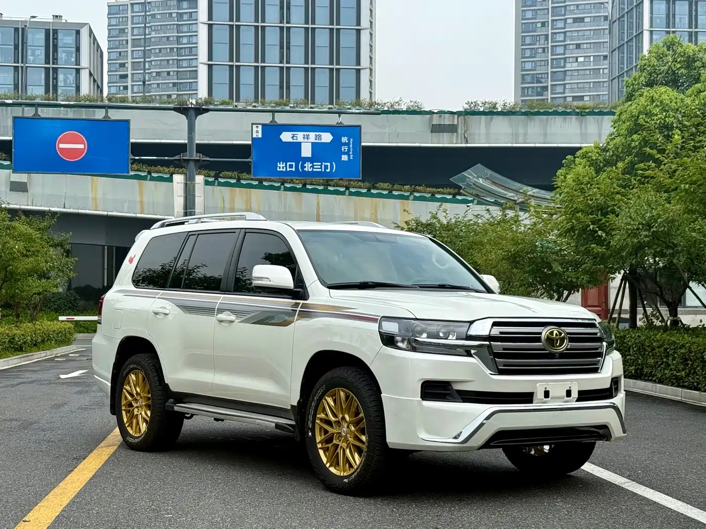 2018 Toyota Land Cruiser (Import)