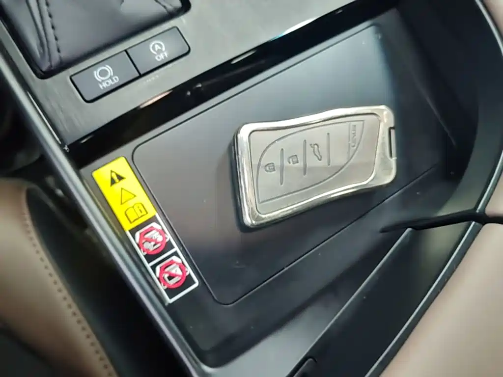 Lexus ES 2026 2025 200 Ultimate Edition