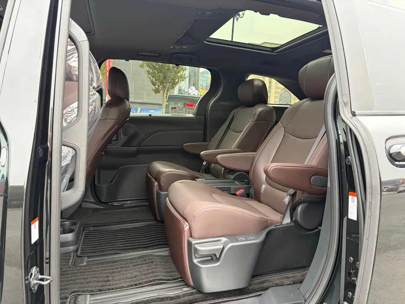 Toyota Granvia 2026 Model 2.5L Hybrid Prestige PLUS AWD Trim фото 10