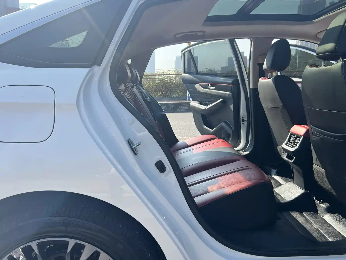 DONGFENG YI HYUN MAX