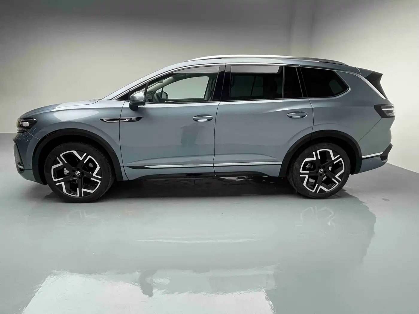 Volkswagen Talagon 2025 450TSI R-Line 6-Seater фото 14