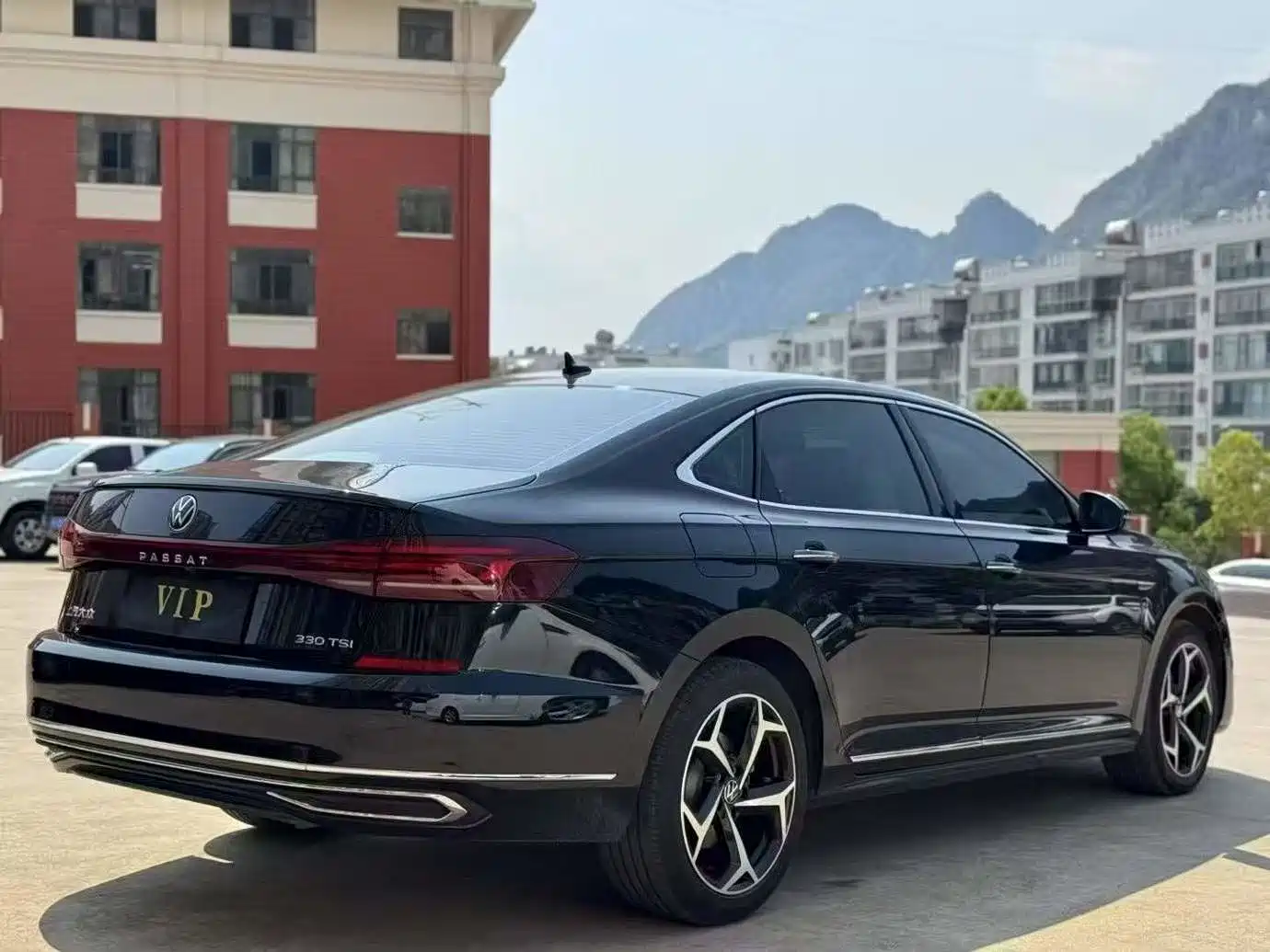 Volkswagen Passat 2024 330TSI Starlight Elite Edition фото 4