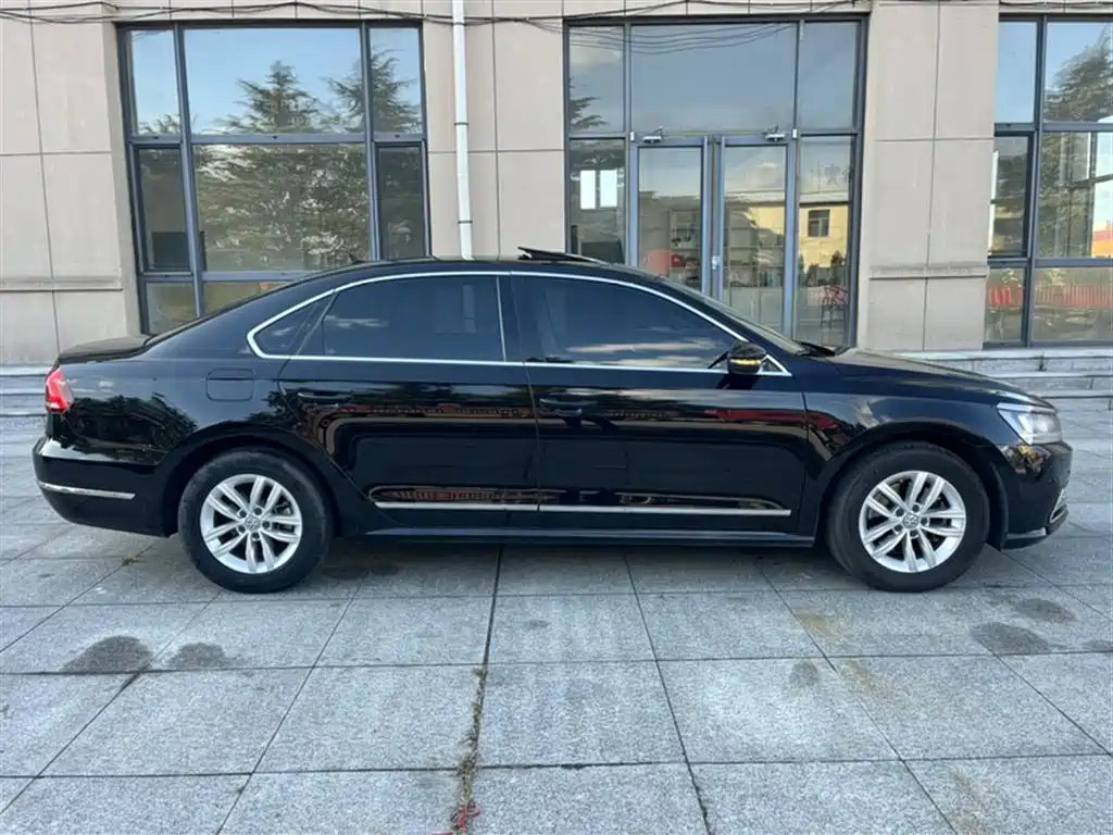 Volkswagen Passat 2015 1.8TSI DSG Honor Edition фото 20