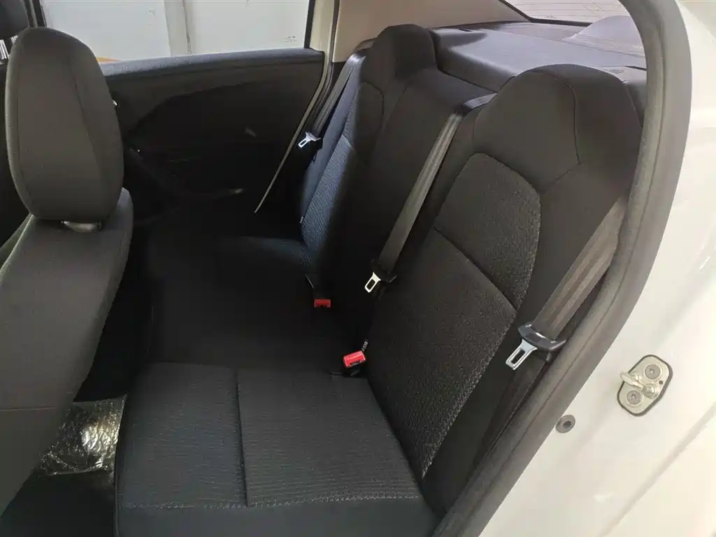 Peugeot 301 2016 1.6L Manual Comfort Edition фото 17