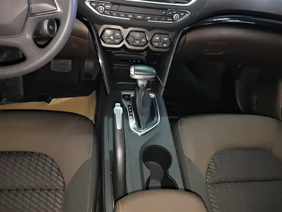 GAC Trumpchi Trumpchi GS4 2017 200T G-DCT 2WD Comfort фото 16