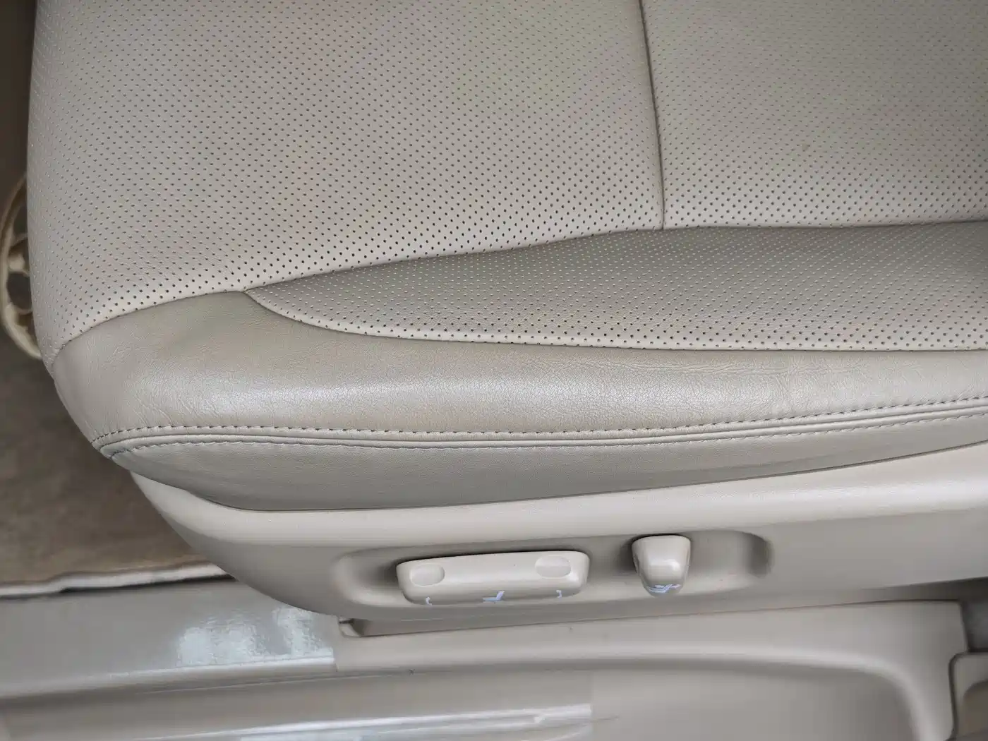 Toyota Alphard 2011 3.5L Luxury Edition фото 16