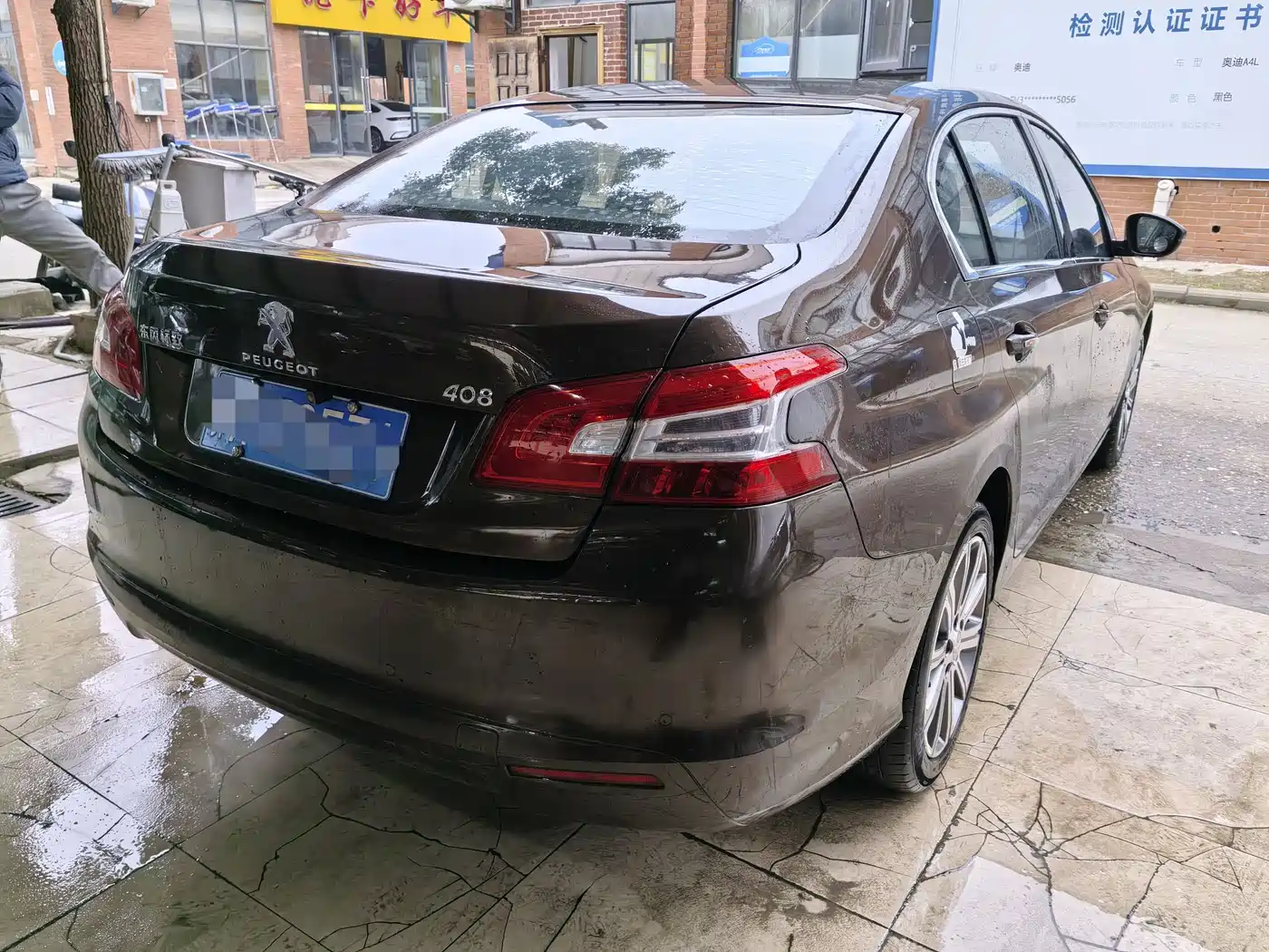 PEUGEOT 408