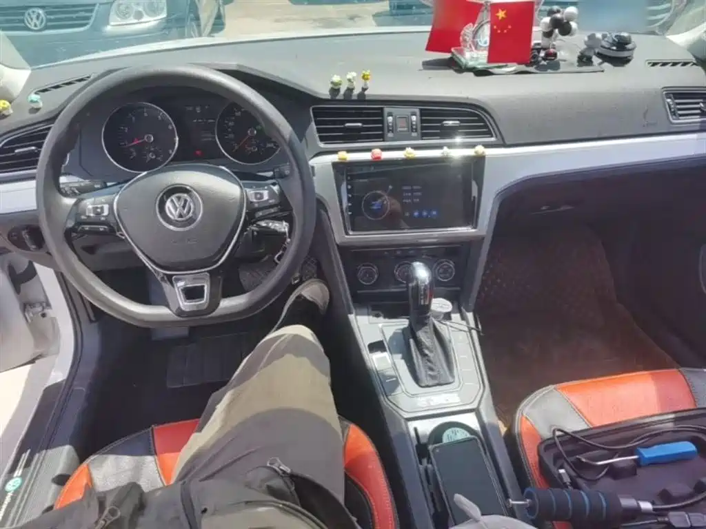 Volkswagen Lamando 2015 230TSI DSG Style фото 10