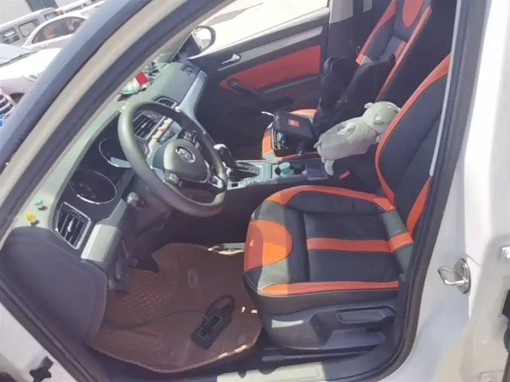 Volkswagen Lamando 2015 230TSI DSG Style фото 15
