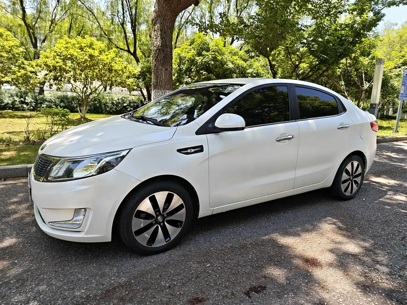 Kia K2 2012 Sedan 1.4L AT GLS Commemorative Edition