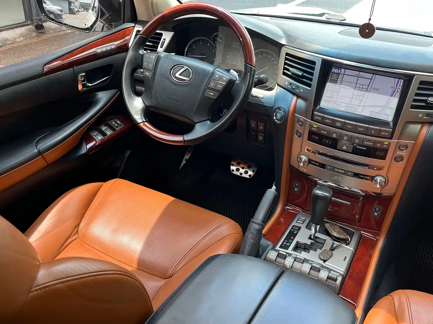 Lexus LX фото 10