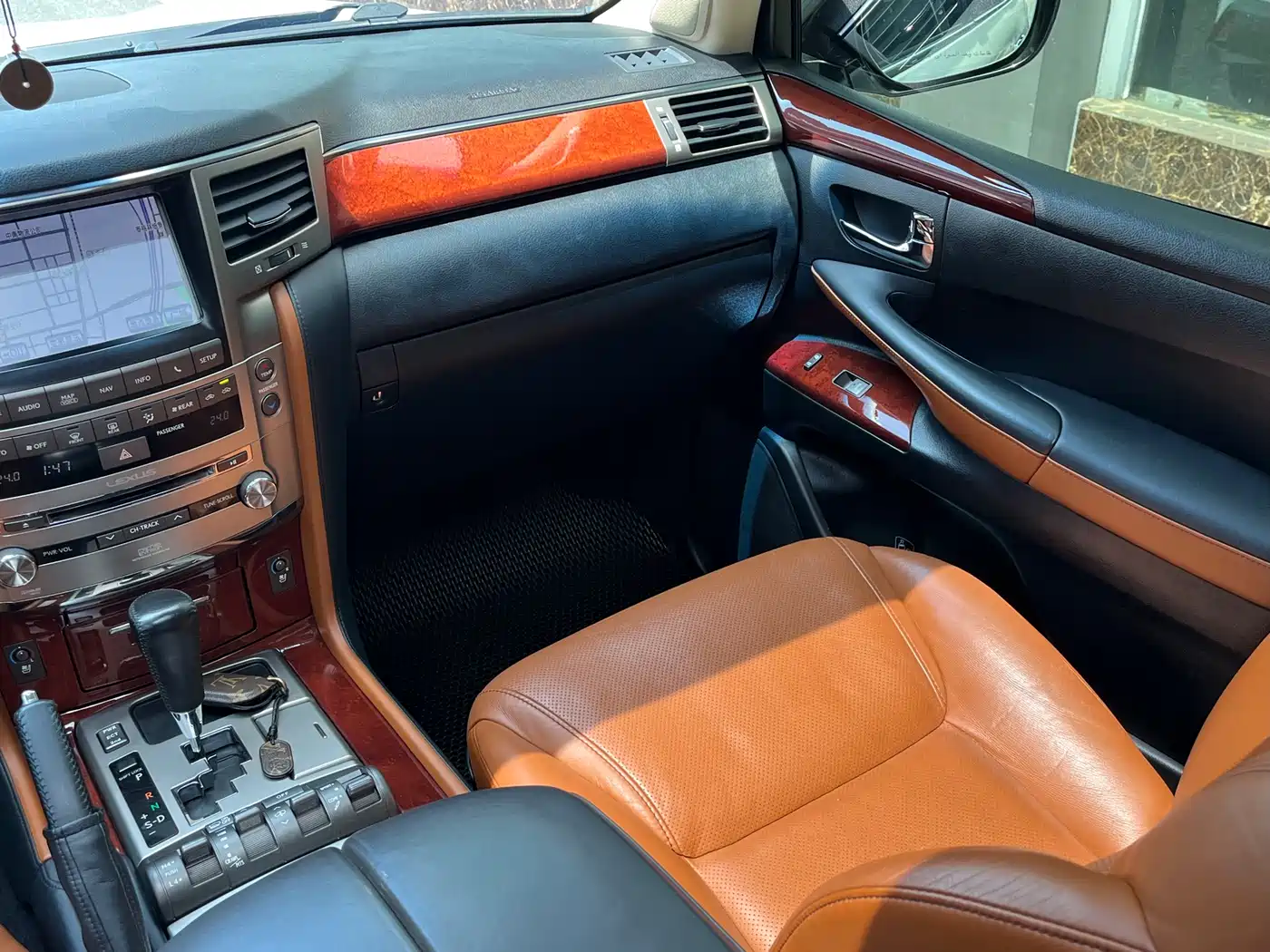 Lexus LX фото 11