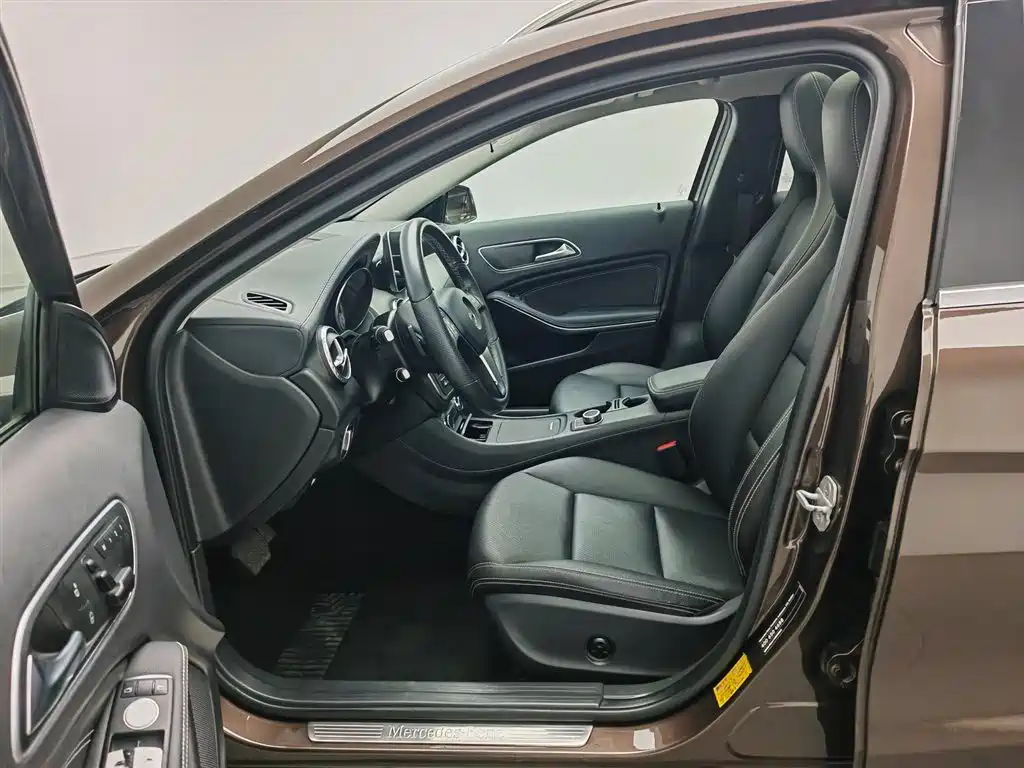 Mercedes-Benz GLA 2015 GLA 220 4MATIC Fashion Edition фото 10