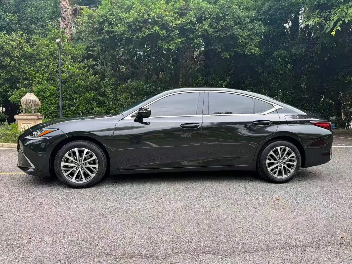 Lexus ES 2023 200 Excellence Edition фото 12