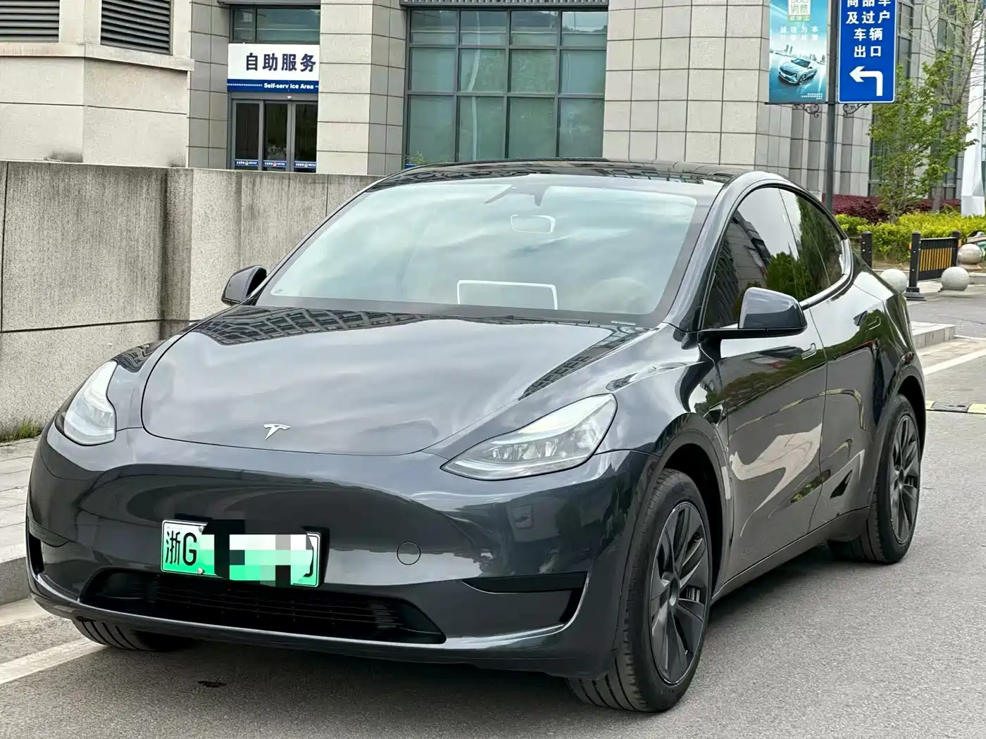 TESLA MODEL Y
