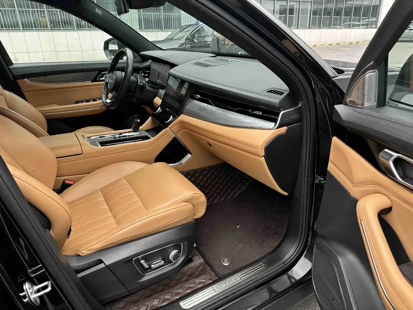 Lynk & Co 09 EM-P 2023 2.0TD EM-P Voyage PM 7-Seater фото 23