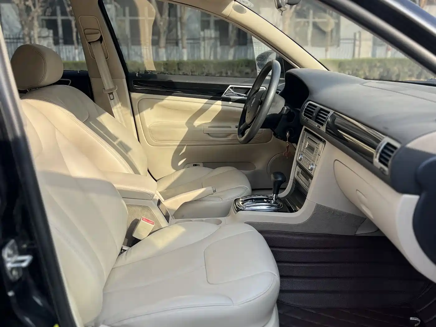 Volkswagen Passat Lingyu 2011 1.8T Automatic Premium фото 5