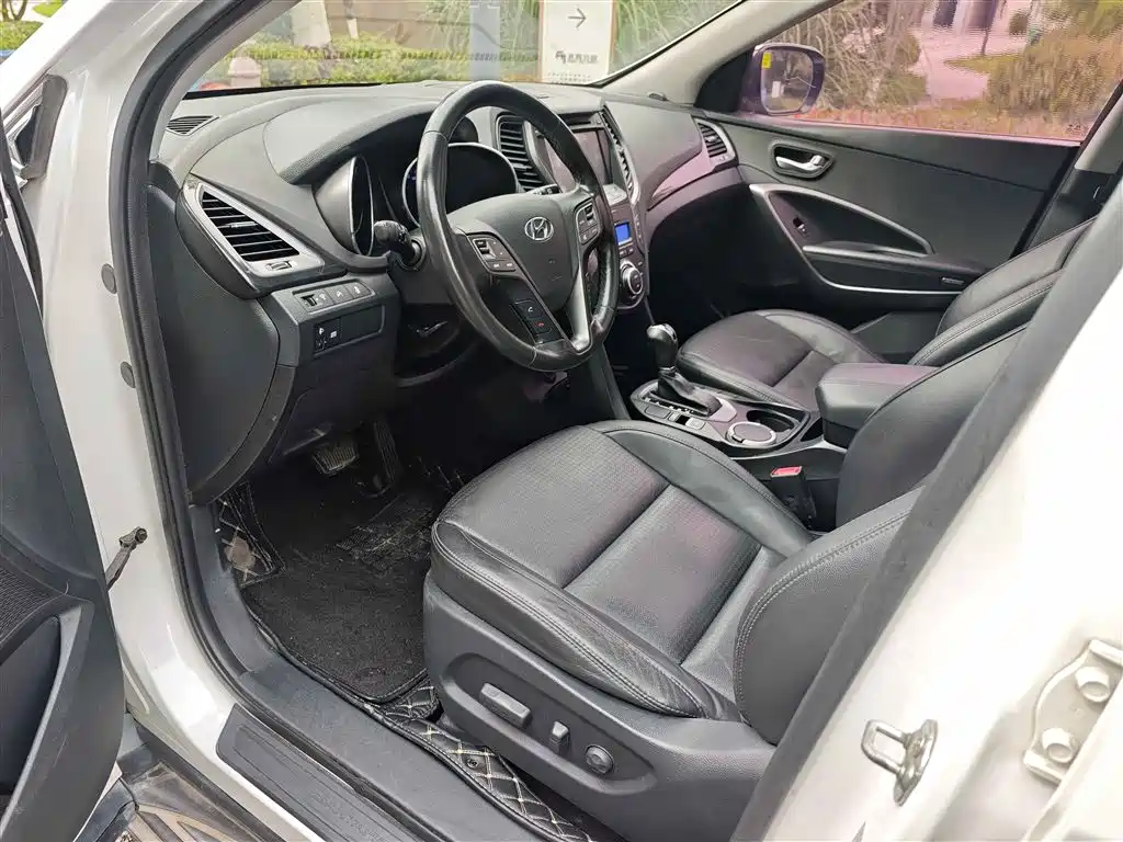 Hyundai Santa Fe 2013 Model 2.4L Automatic 2WD Smart фото 5