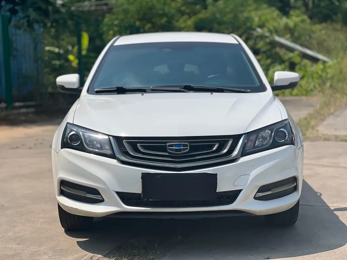 Photo 2 - Geely Emgrand