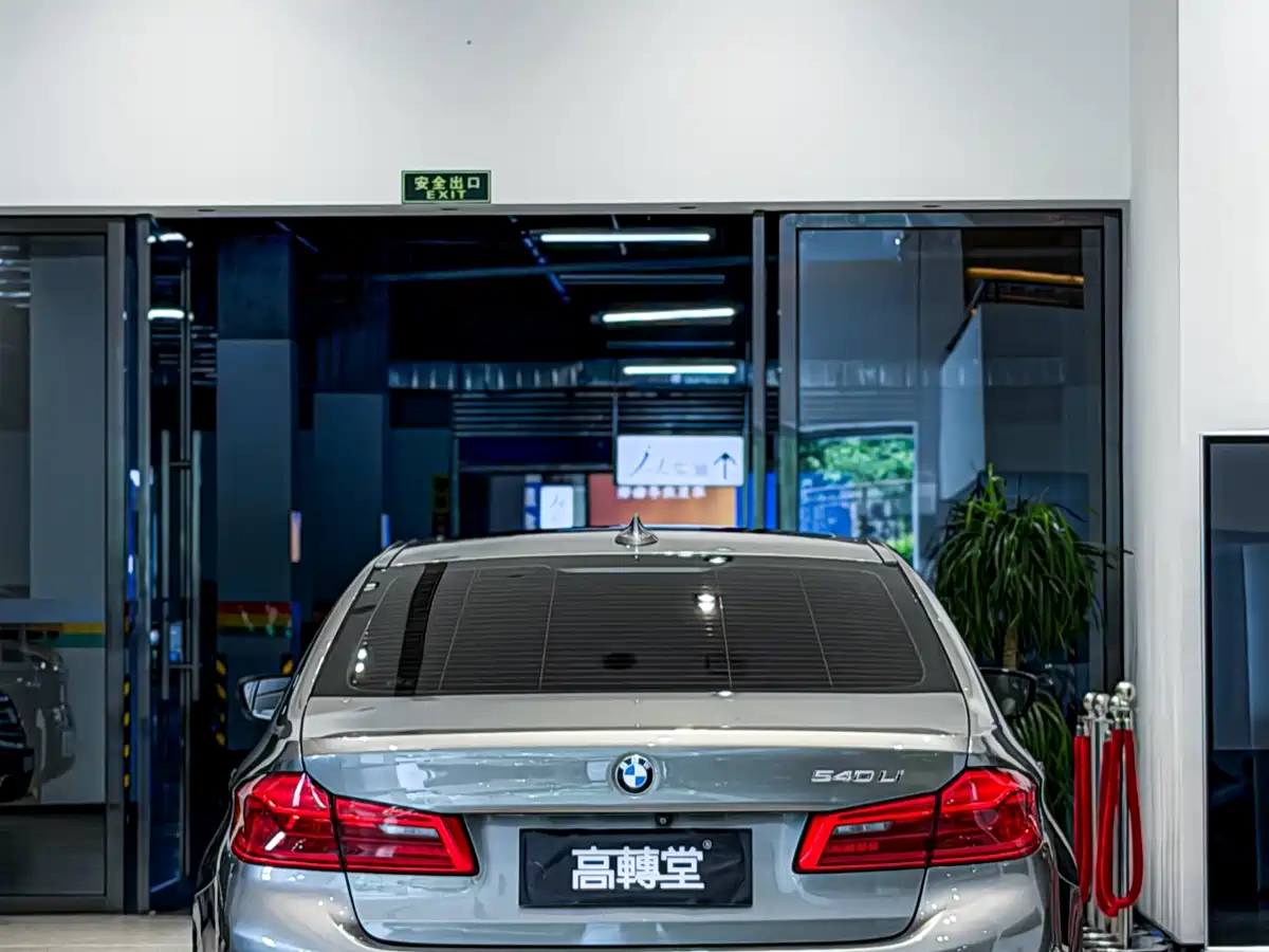 BMW 5 Series 2018 540Li Executive Version фото 18