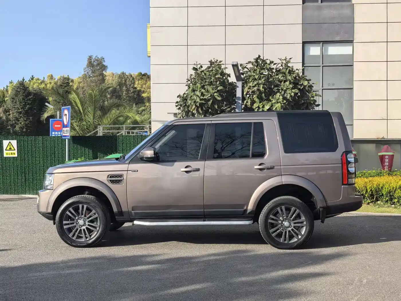 Land Rover Discovery 2016 3.0 SC Gloss Black Collector's Edition HSE фото 10