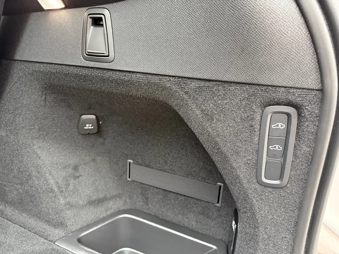 VOLVO XC90 PLUG IN HYBRID