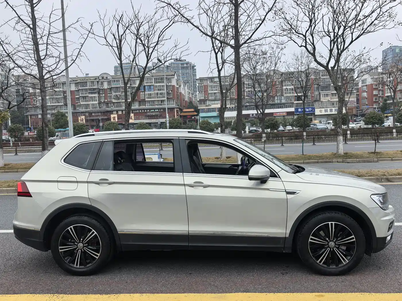 Volkswagen Tiguan L 2019 330TSI Automatic 2WD Panorama Comfort Edition China VI фото 6