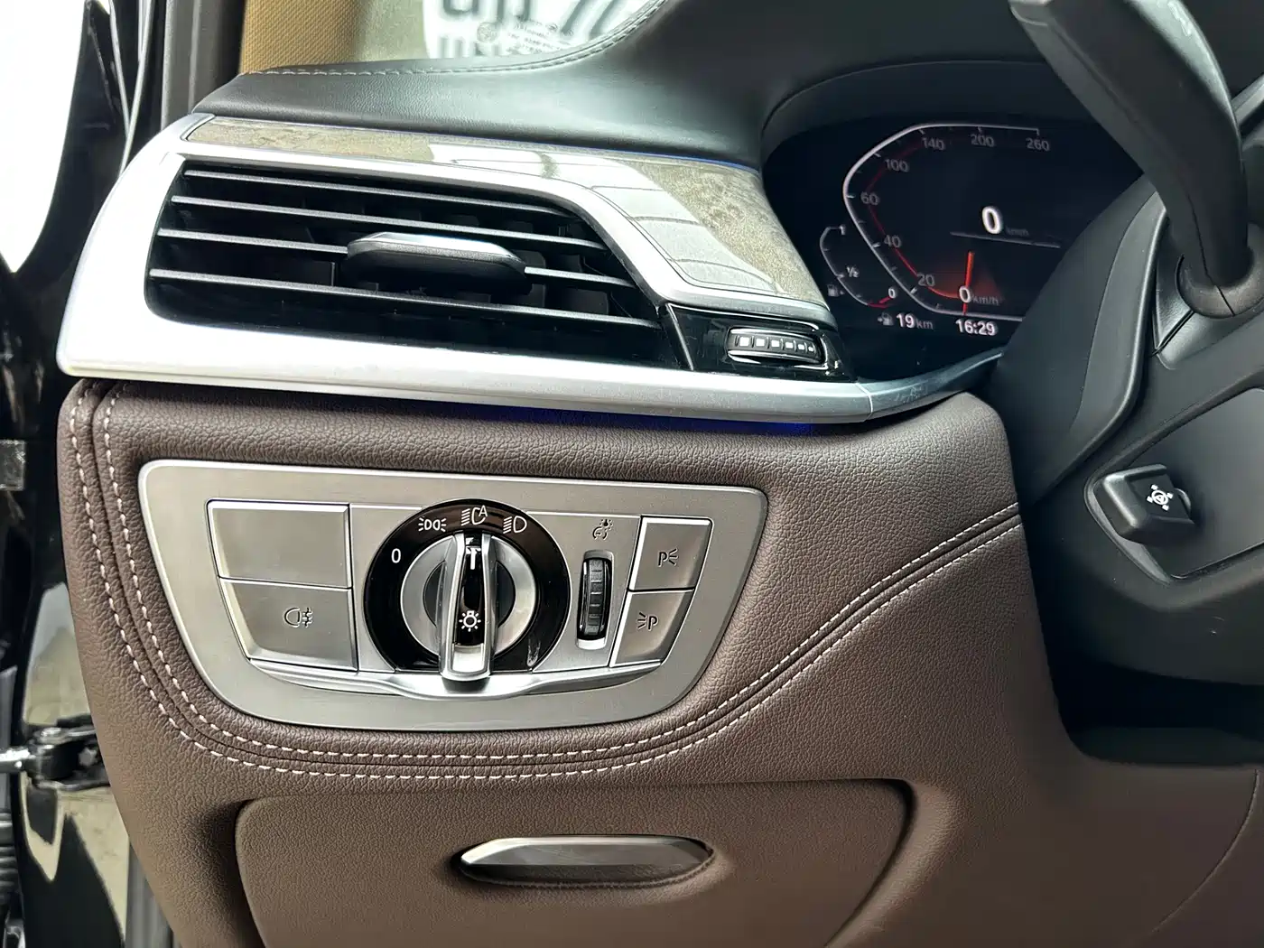 BMW 7 Series 2019 740Li Leading Luxury Package фото 8
