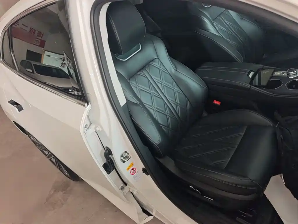 Changan UNI-K 2023 2024 2.0T FWD Global Edition