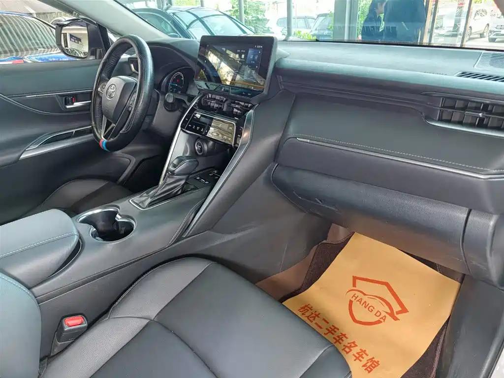 Toyota Venza 2023 2.5L Smart Hybrid FWD Luxury фото 12